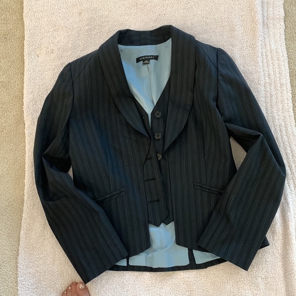 Periphery style Blazer with fake matching vest for dressy look. - Picture 2 of 14